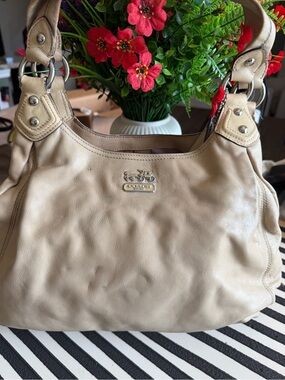 Coach Cream Leather Shoulder Bag with Silver Hardware